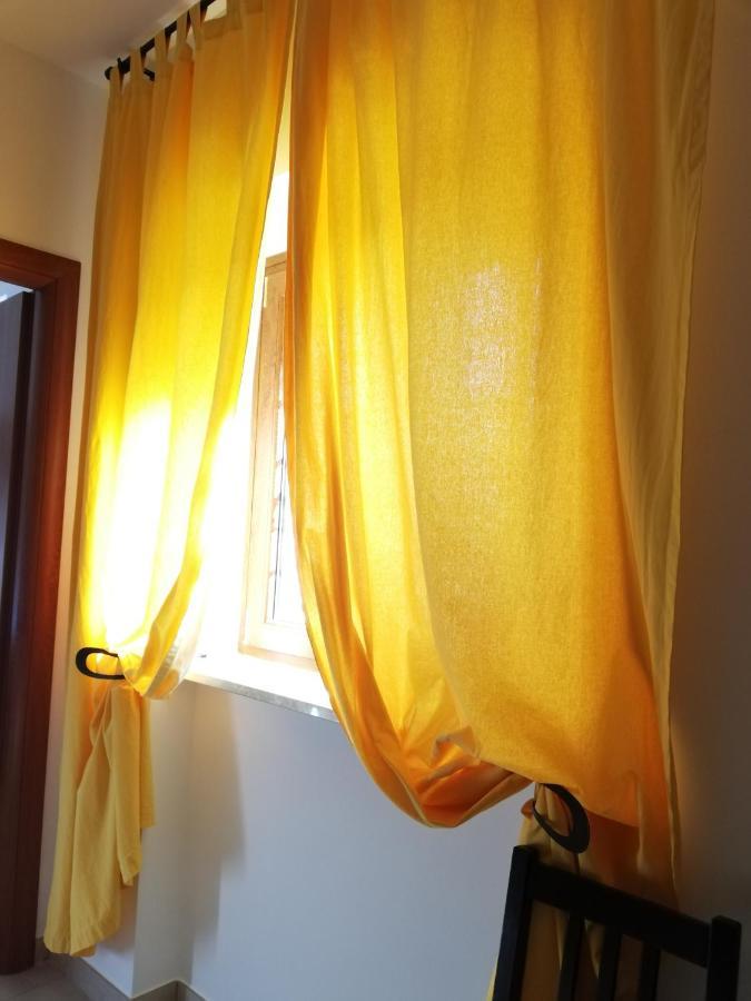 The Yellow House Fiumicino Bagian luar foto