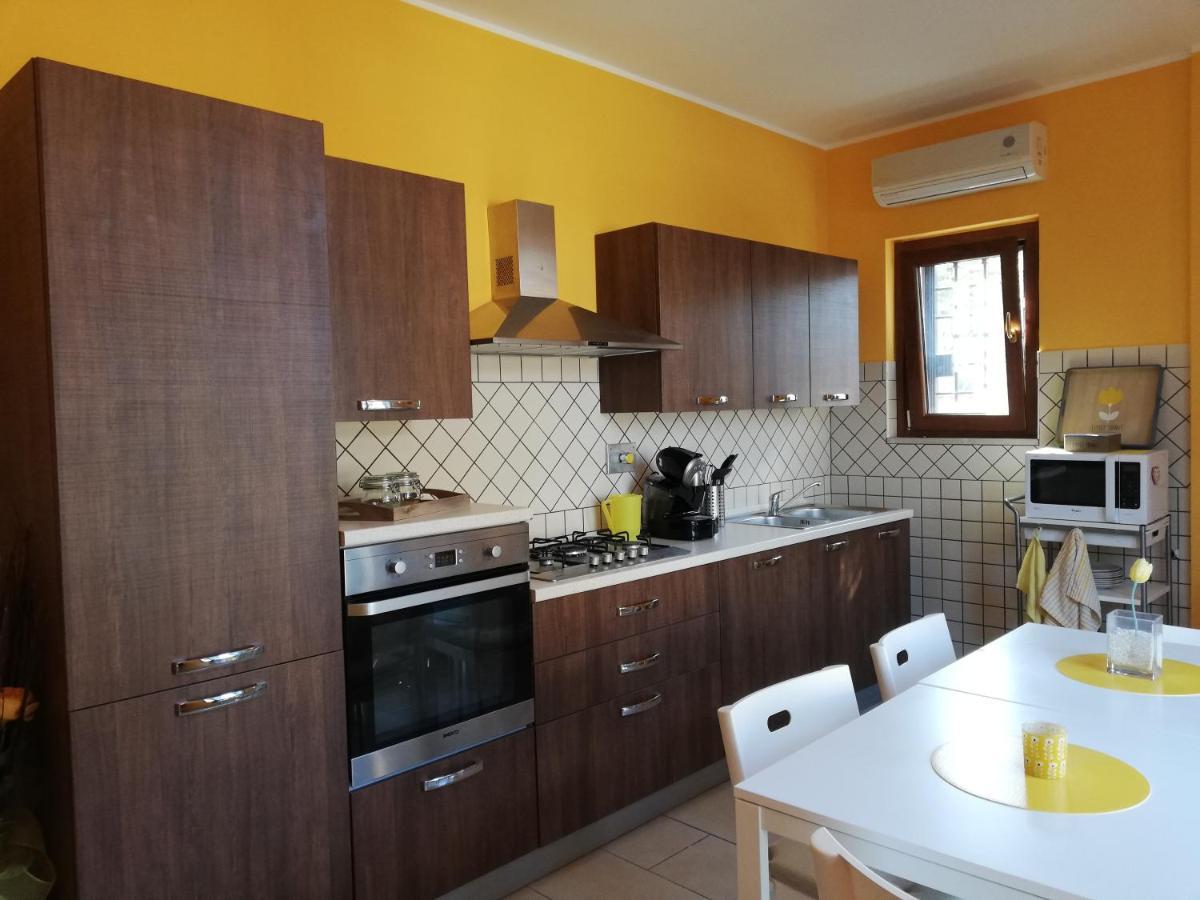 The Yellow House Fiumicino Bagian luar foto
