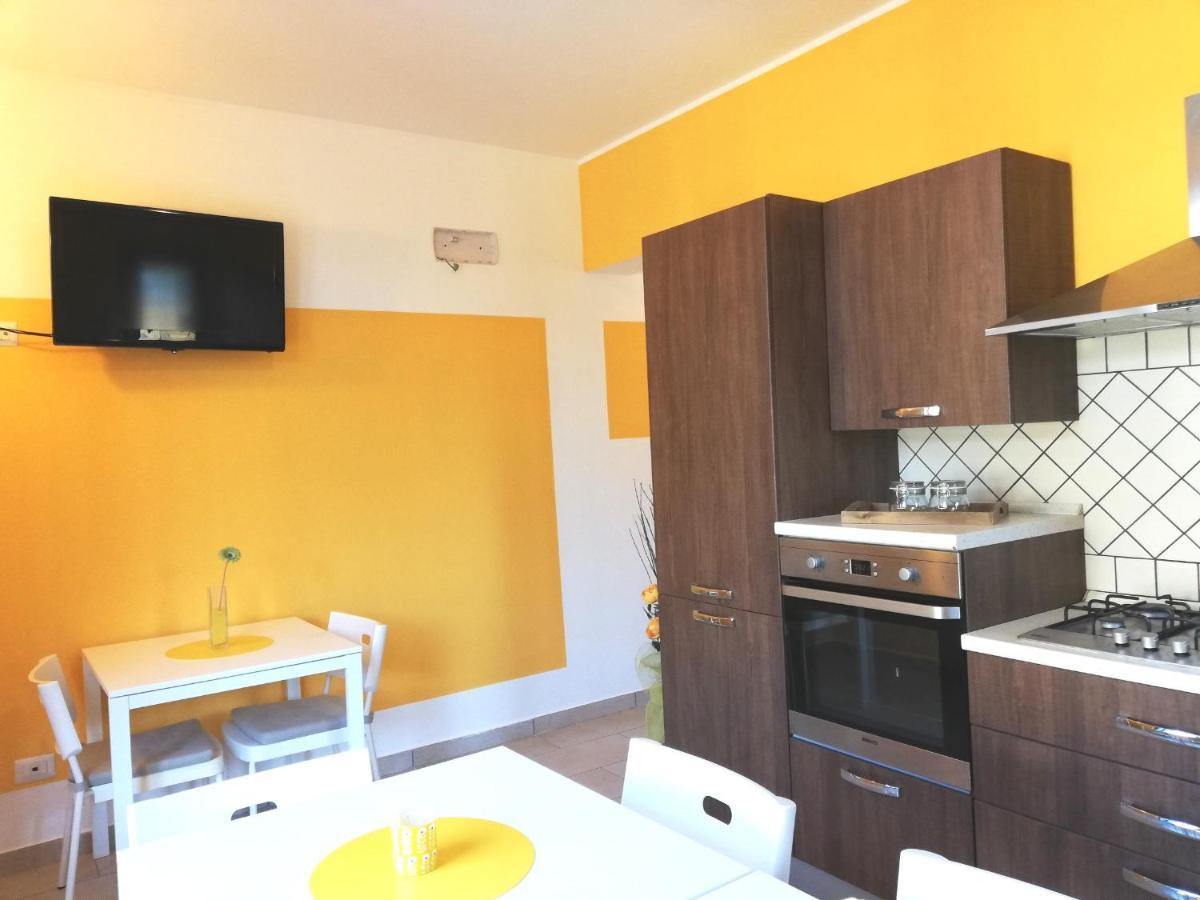 The Yellow House Fiumicino Bagian luar foto