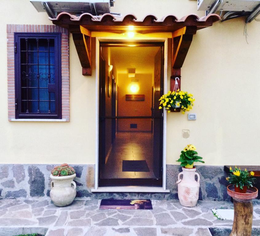The Yellow House Fiumicino Bagian luar foto