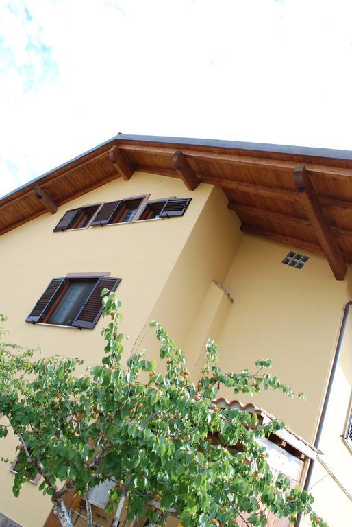 The Yellow House Fiumicino Bagian luar foto