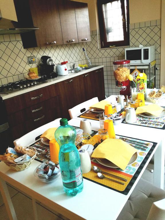 The Yellow House Fiumicino Bagian luar foto